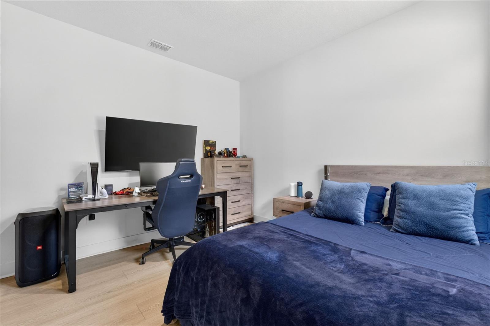 Listing photo id 44 for 9433 Emerald Berry Drive