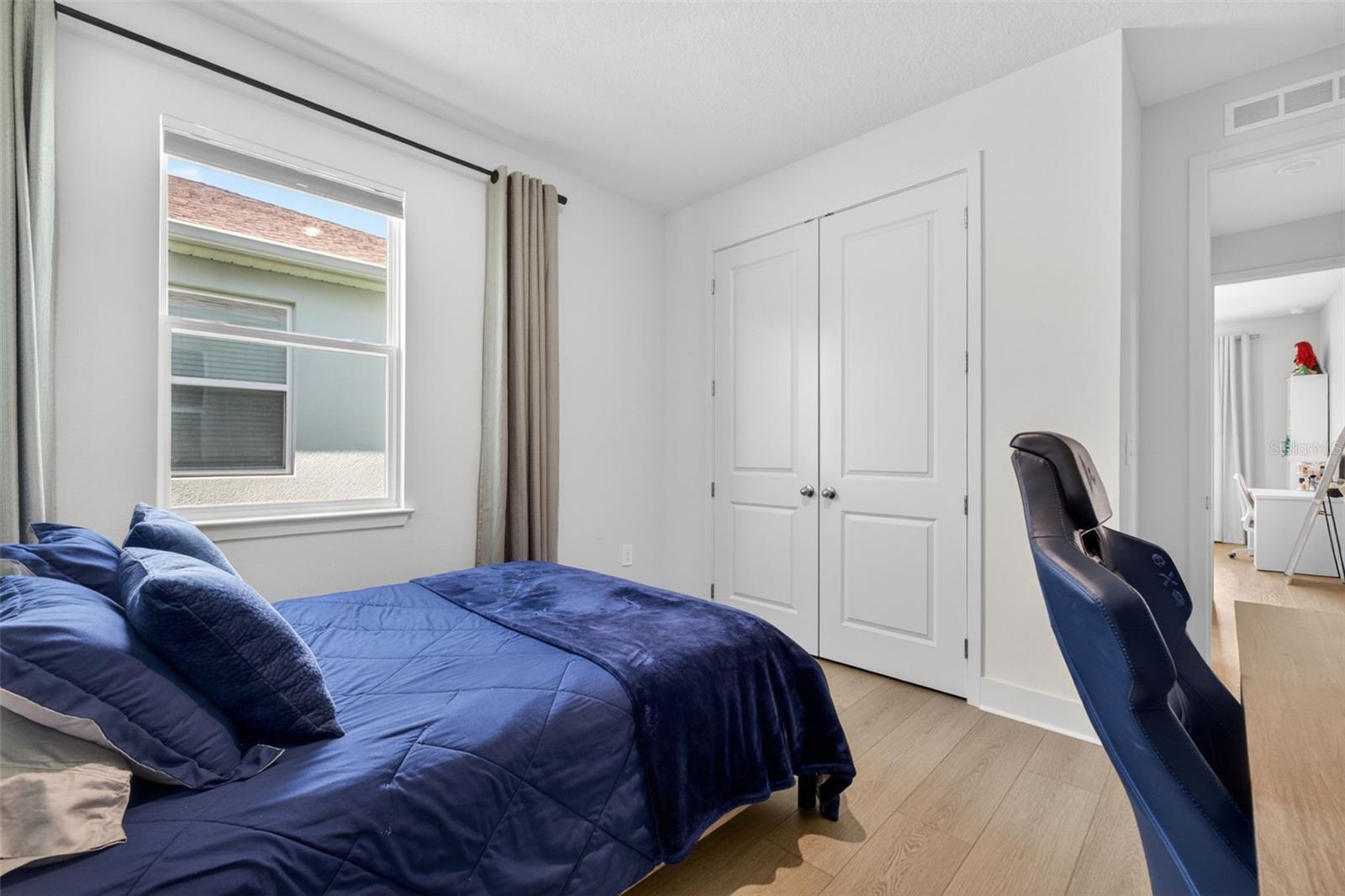 Listing photo id 45 for 9433 Emerald Berry Drive