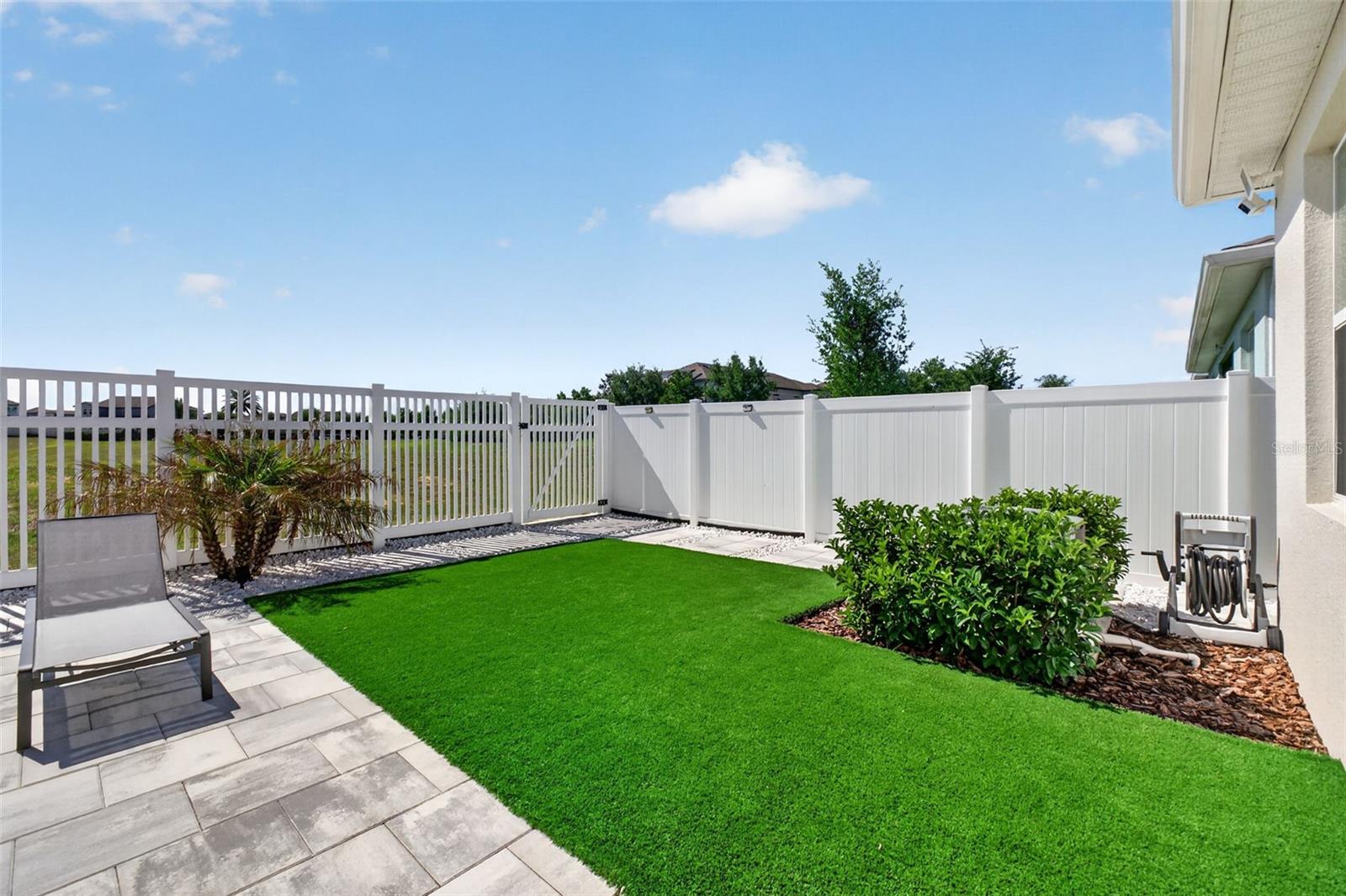 Listing photo id 51 for 9433 Emerald Berry Drive