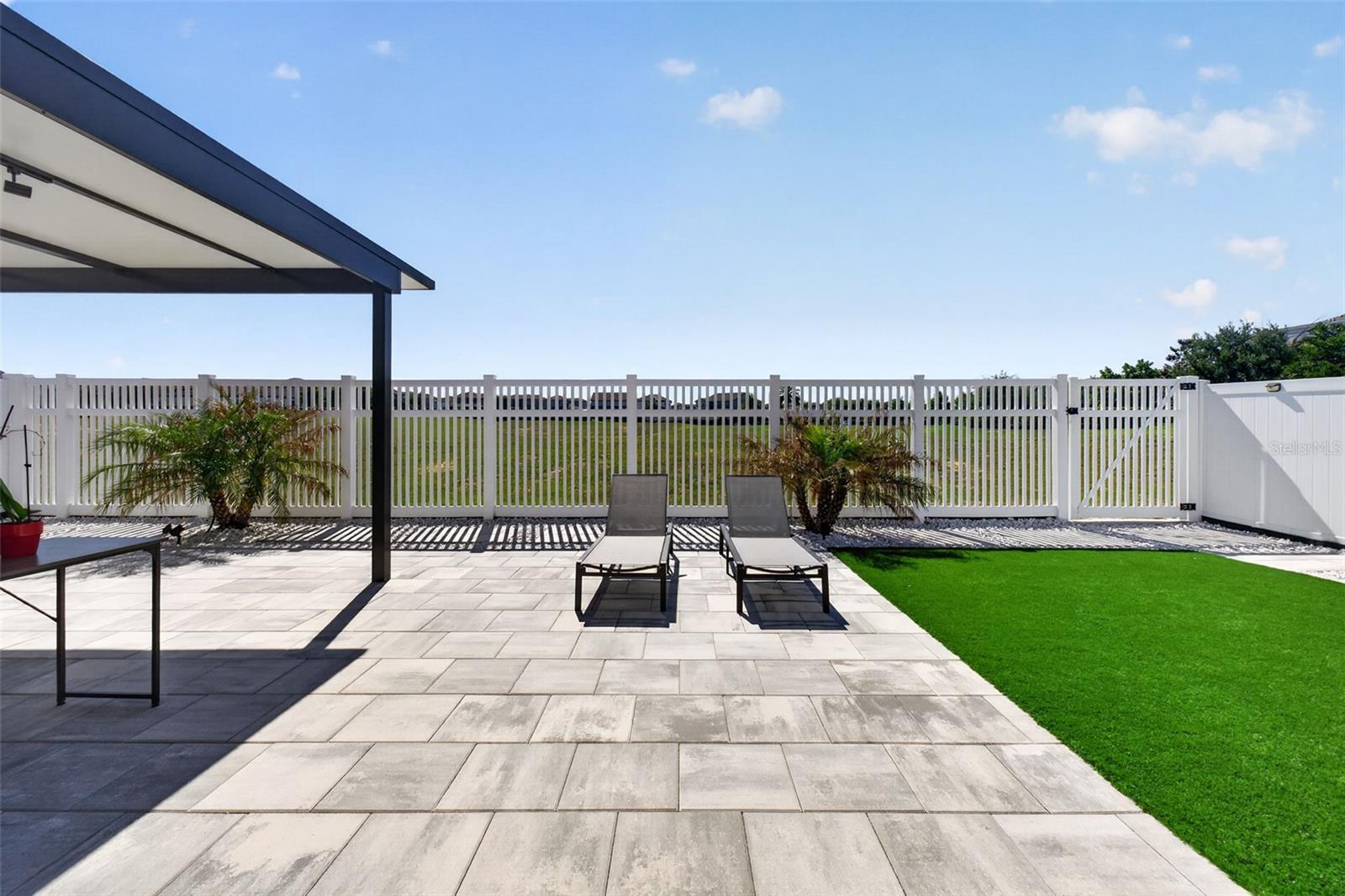 Listing photo id 52 for 9433 Emerald Berry Drive