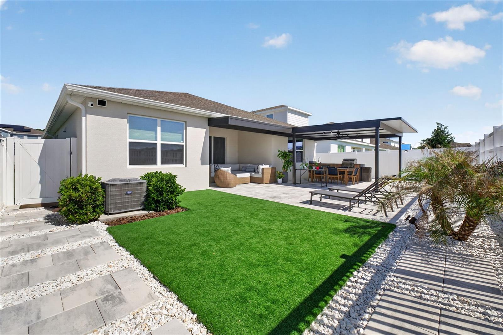 Listing photo id 53 for 9433 Emerald Berry Drive