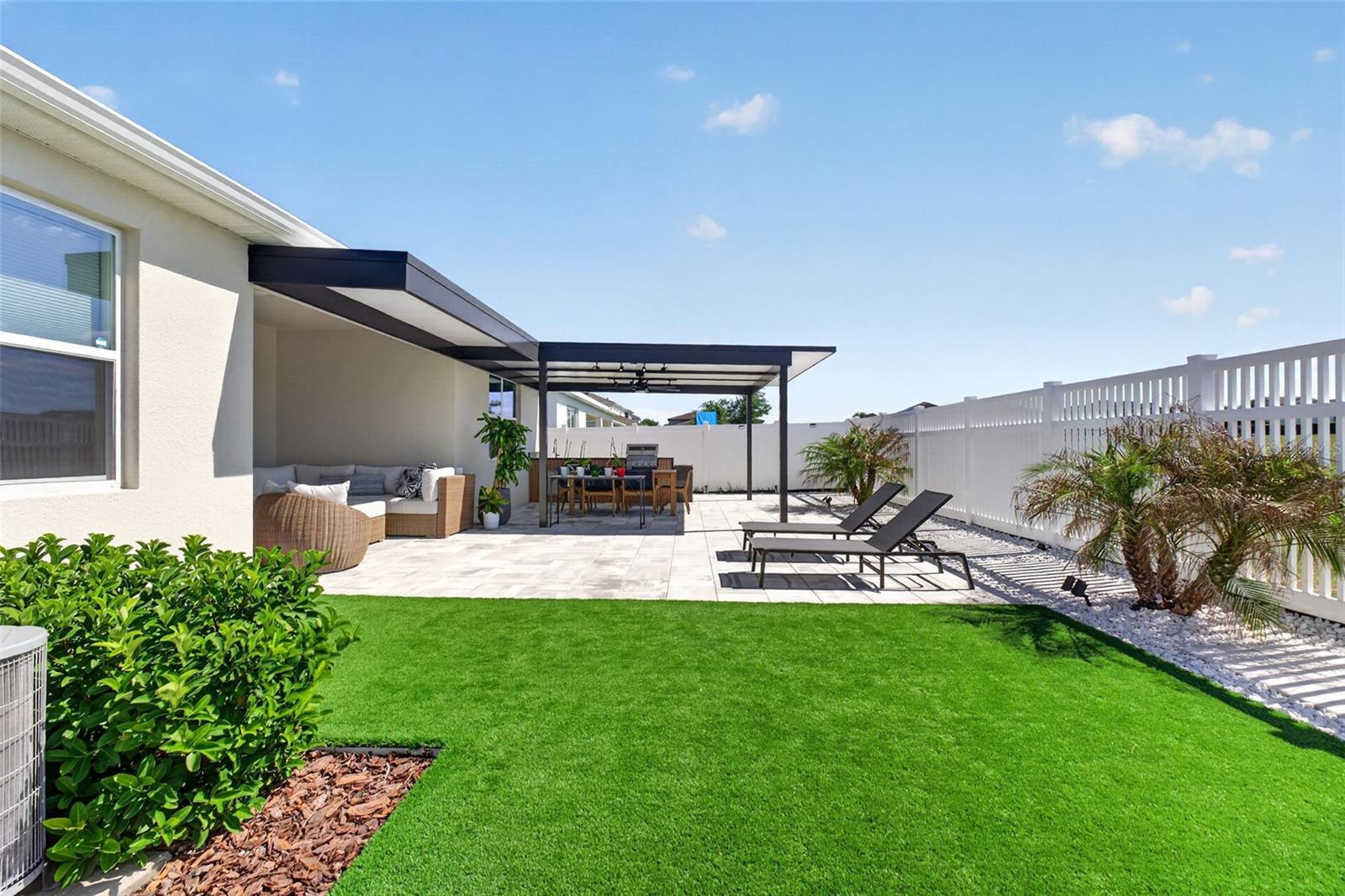 Listing photo id 54 for 9433 Emerald Berry Drive