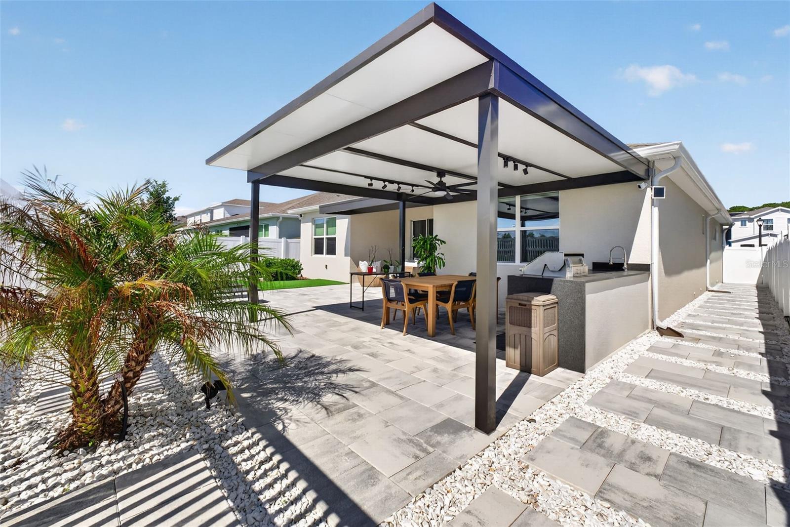 Listing photo id 57 for 9433 Emerald Berry Drive