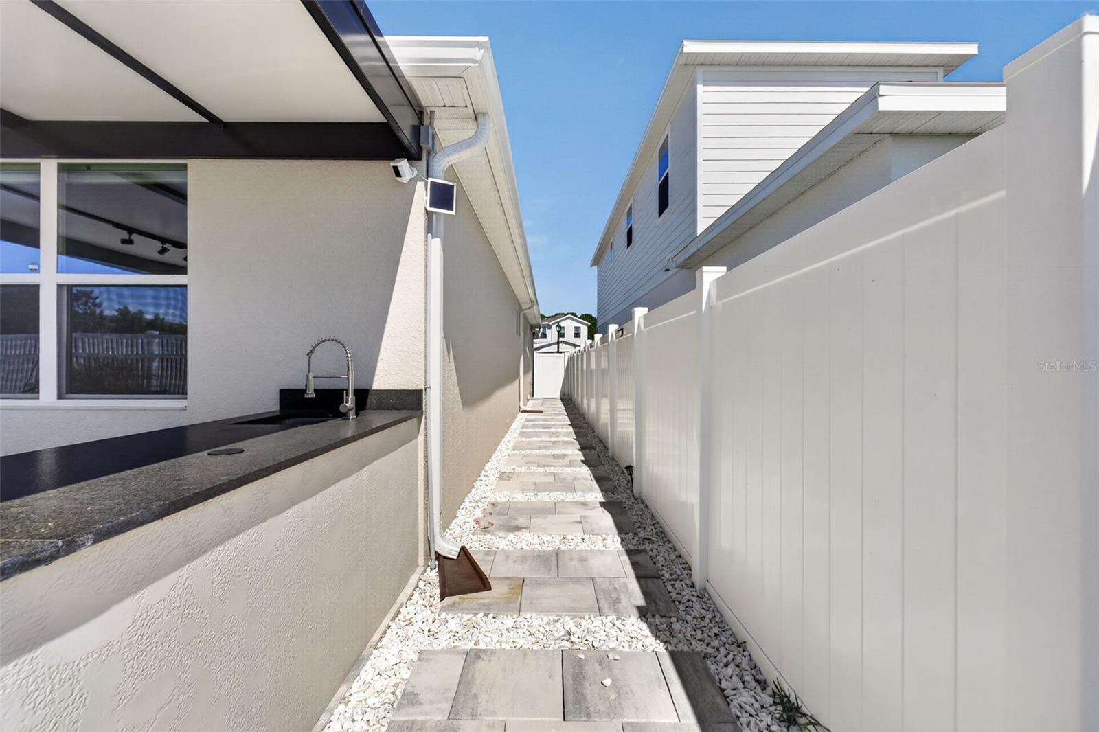 Listing photo id 58 for 9433 Emerald Berry Drive