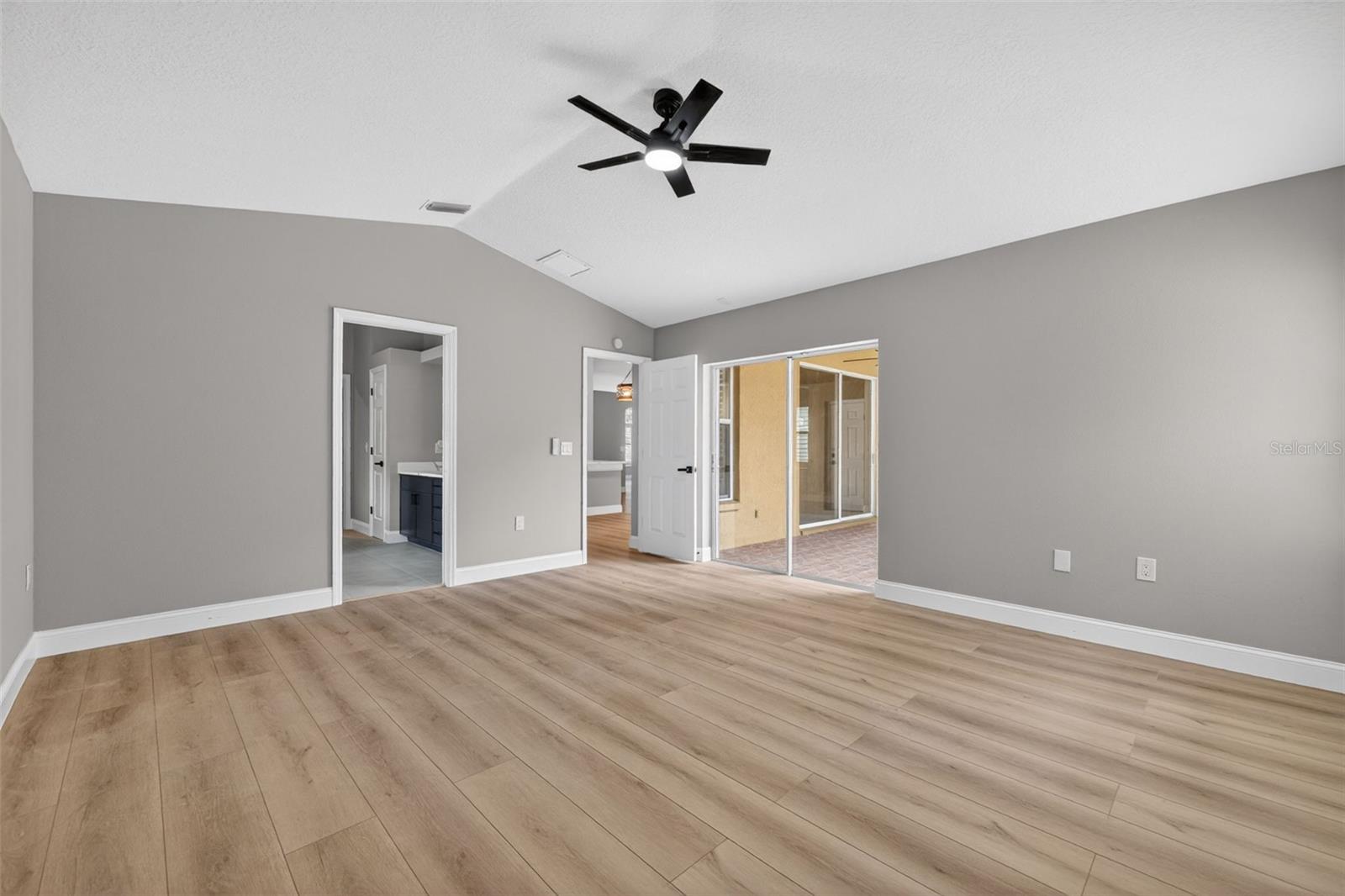 Image 10 of 35 For 14818 Heronglen Drive