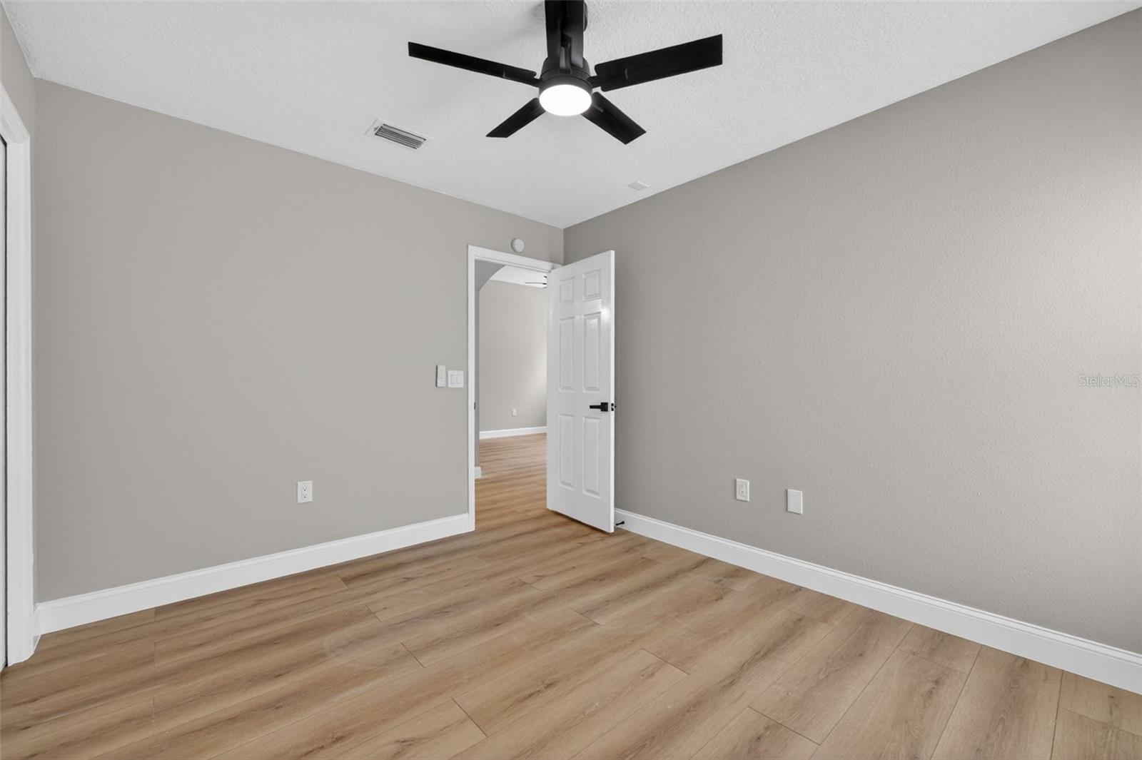 Image 17 of 35 For 14818 Heronglen Drive