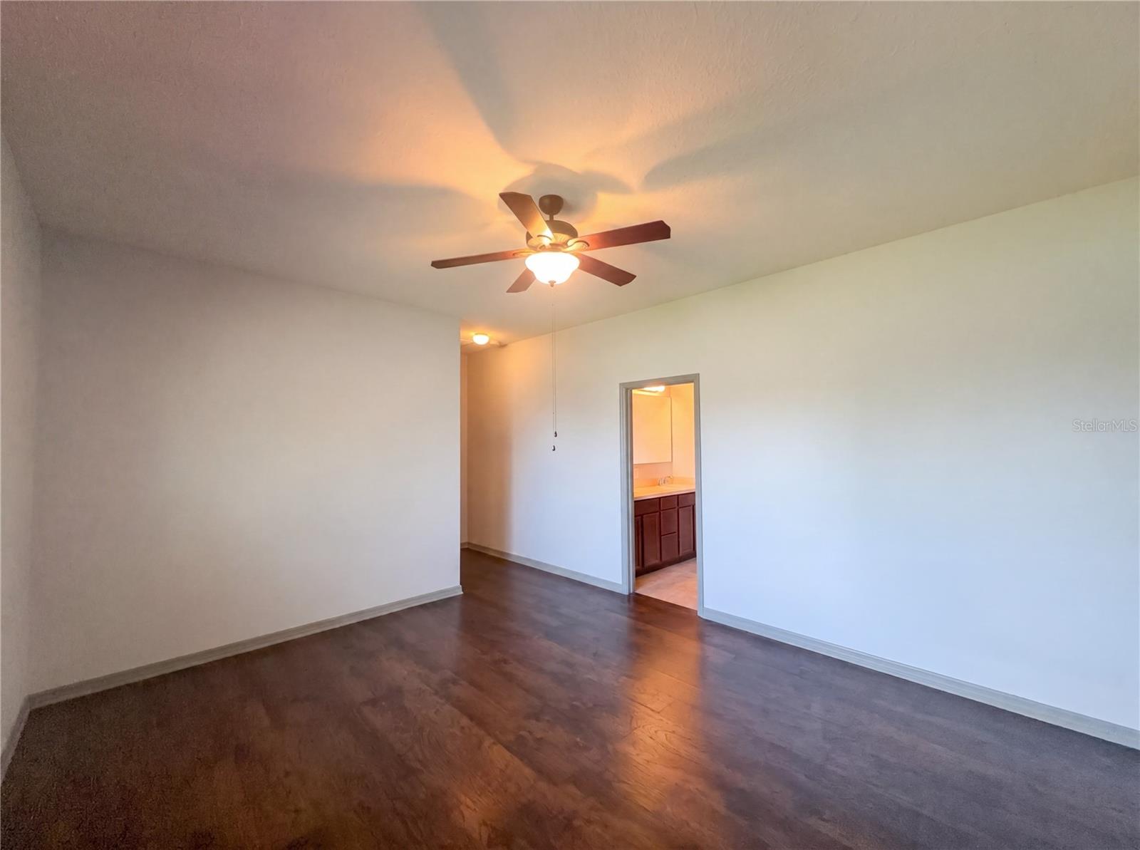 Image 10 of 23 For 4644 Doral Park Avenue