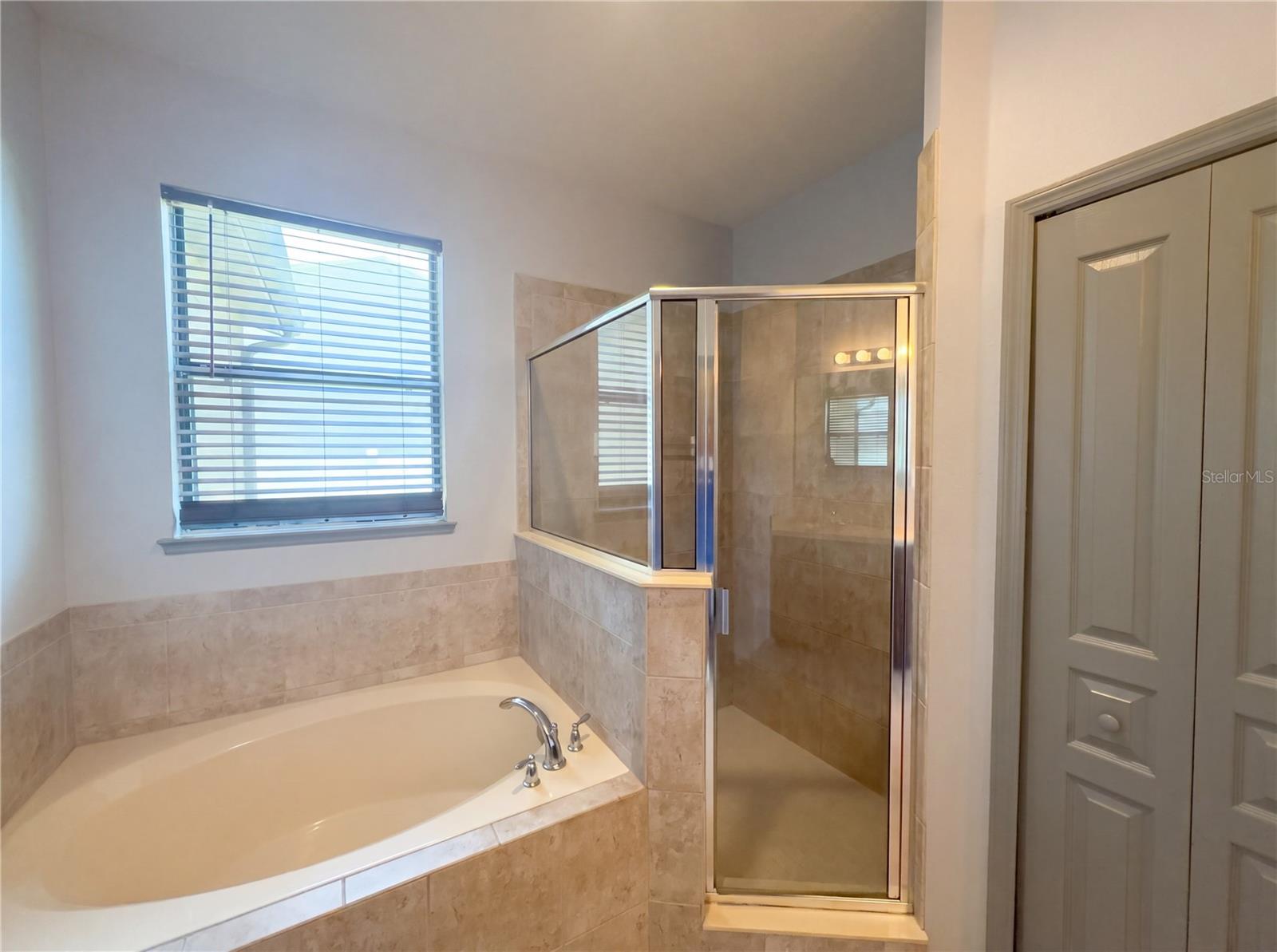 Image 11 of 23 For 4644 Doral Park Avenue