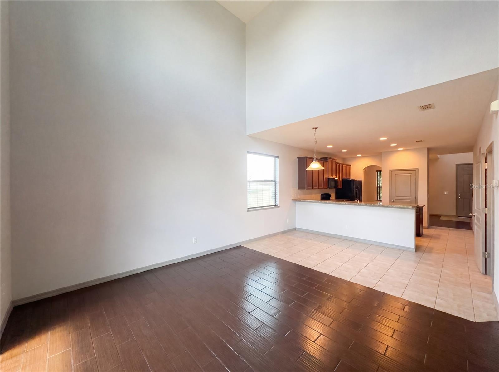Image 19 of 23 For 4644 Doral Park Avenue