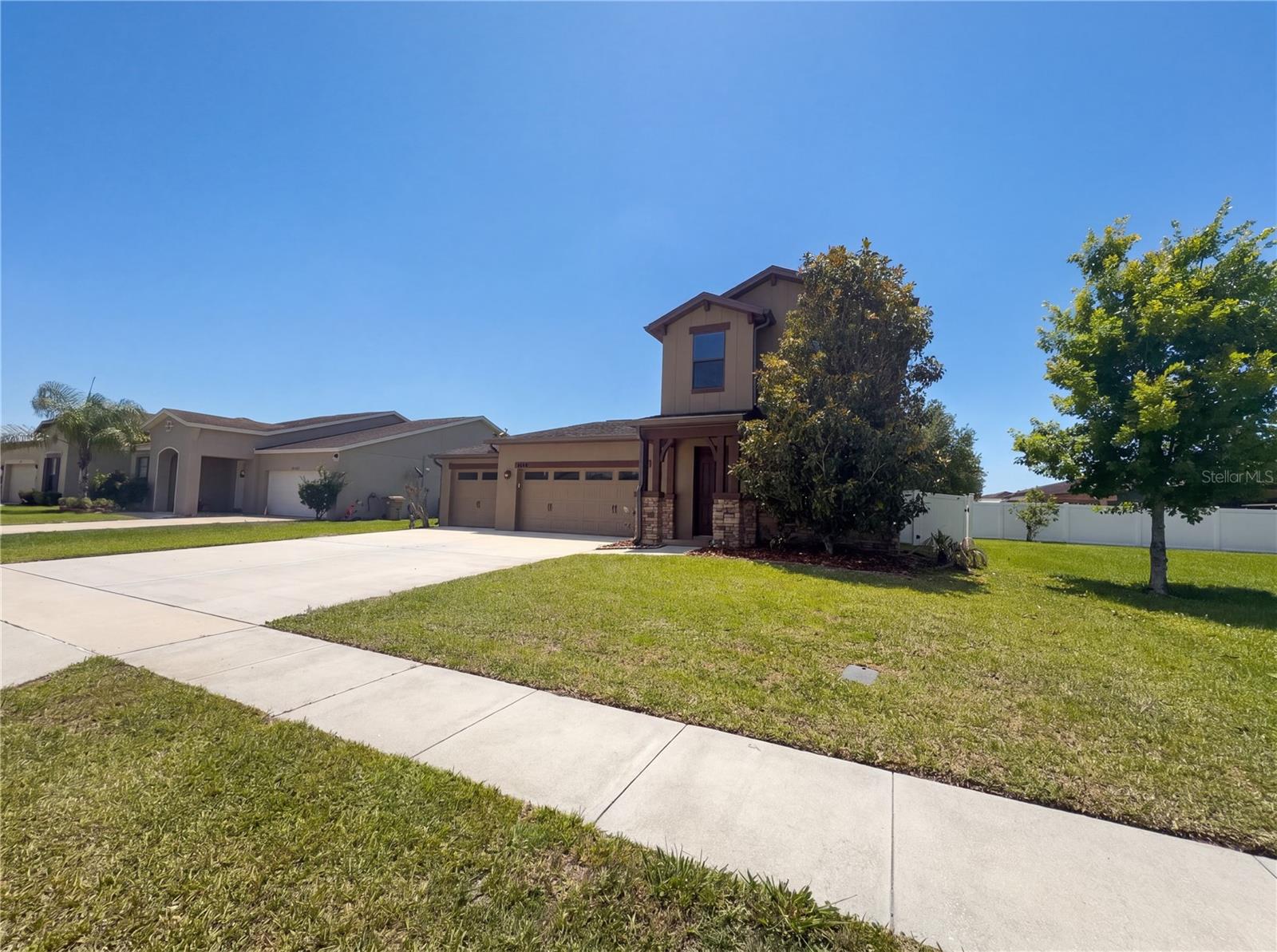 Image 21 of 23 For 4644 Doral Park Avenue