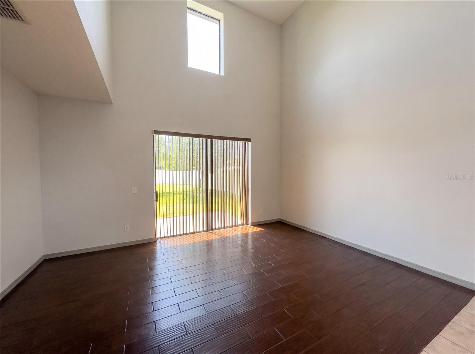 Image 3 of 23 For 4644 Doral Park Avenue