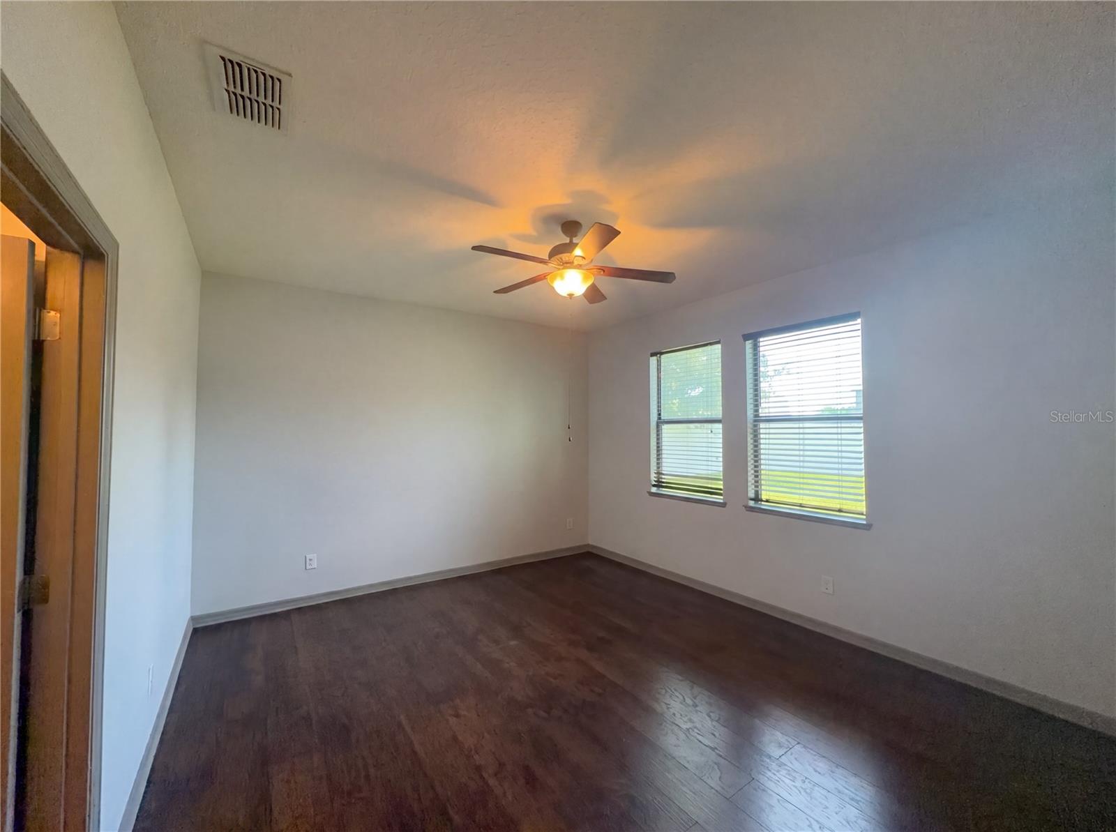 Image 4 of 23 For 4644 Doral Park Avenue