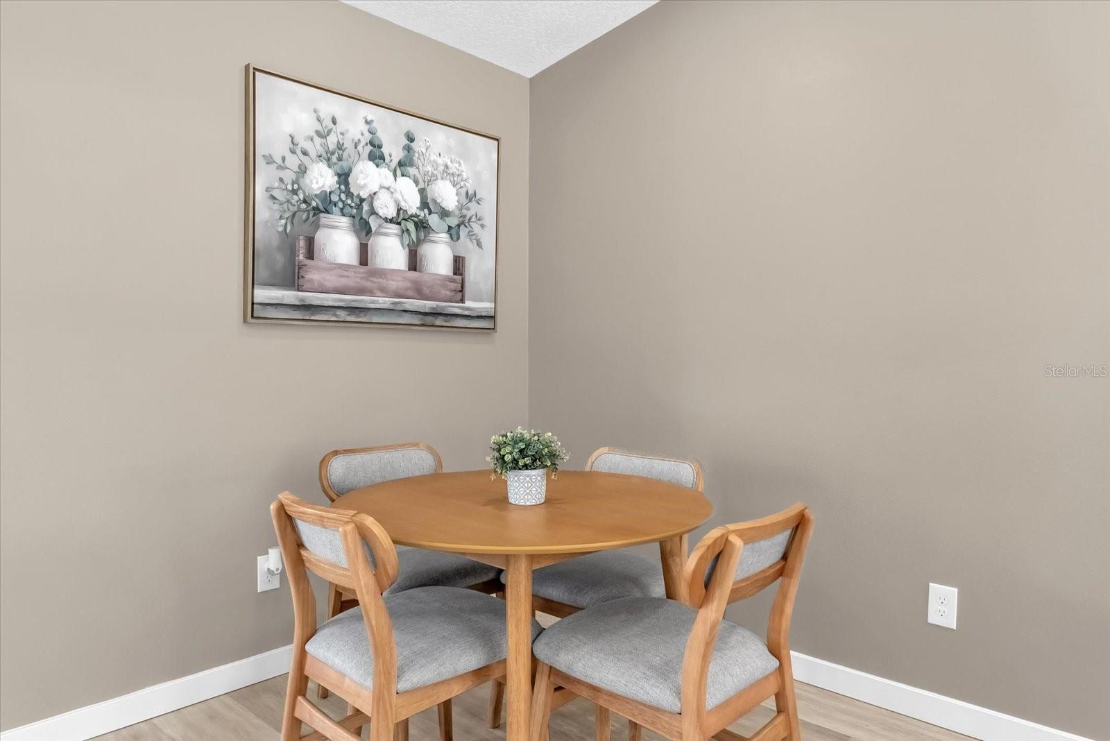 Image 11 of 27 For 4840 Mango Avenue