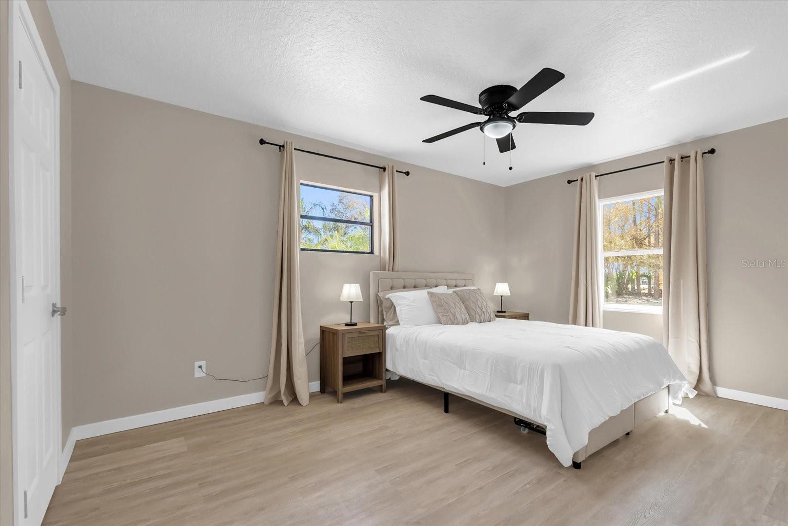 Image 13 of 27 For 4840 Mango Avenue