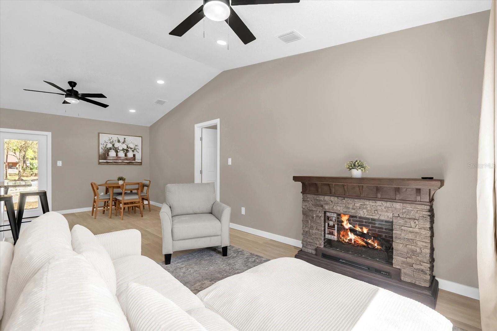 Image 5 of 27 For 4840 Mango Avenue