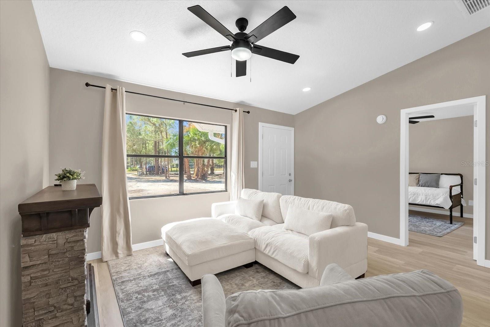 Image 6 of 27 For 4840 Mango Avenue