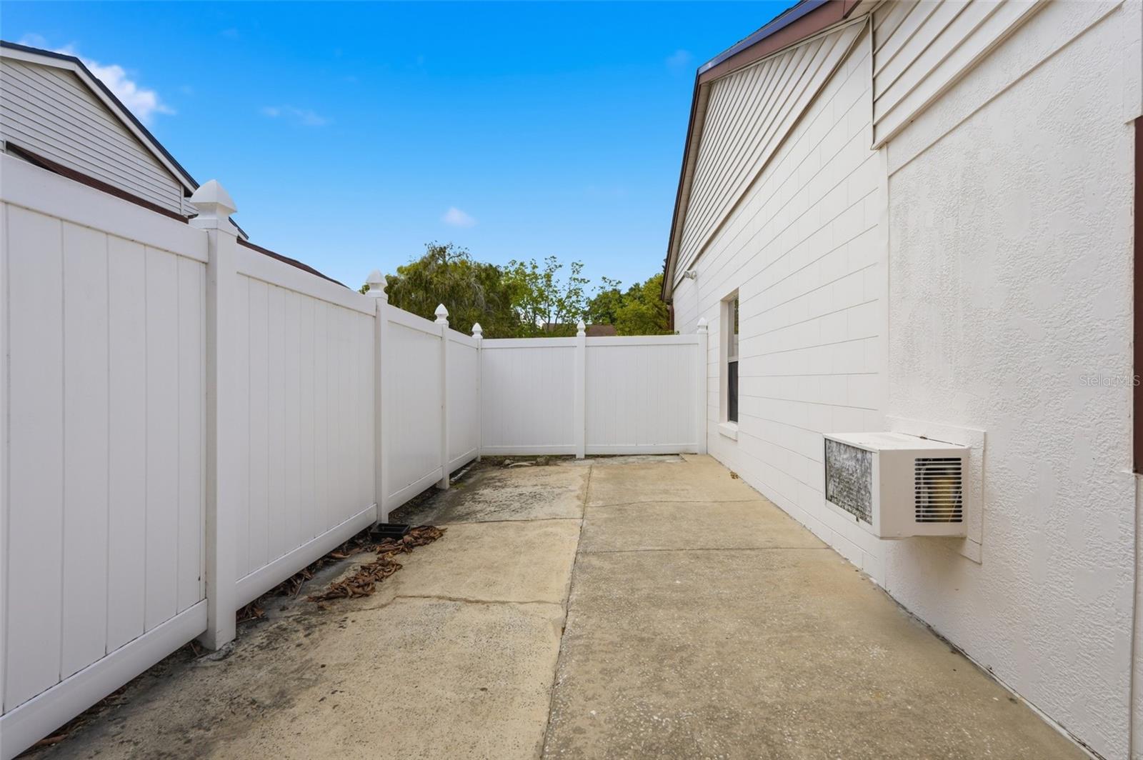 Image 35 of 36 For 2207 Whispering Maple Drive