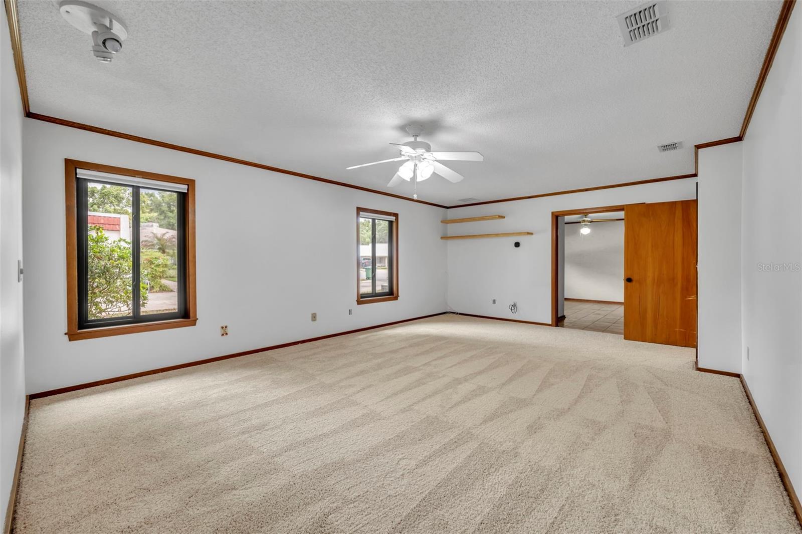 Image 17 of 53 For 1001 Versailles Court