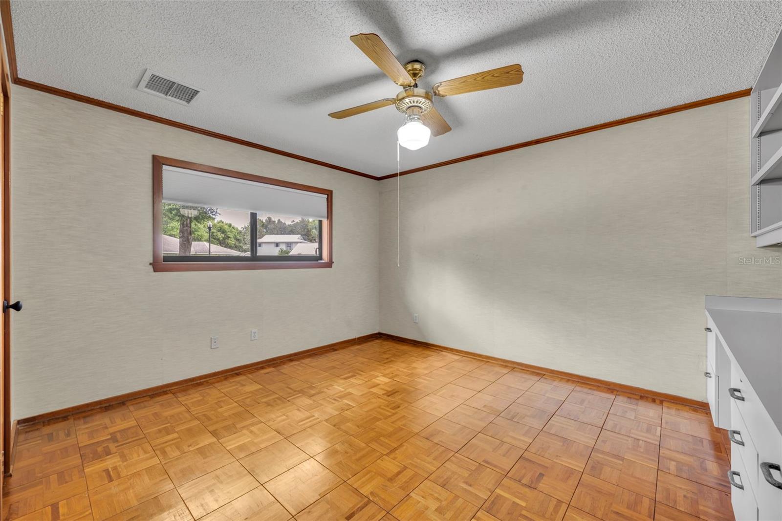 Image 21 of 53 For 1001 Versailles Court