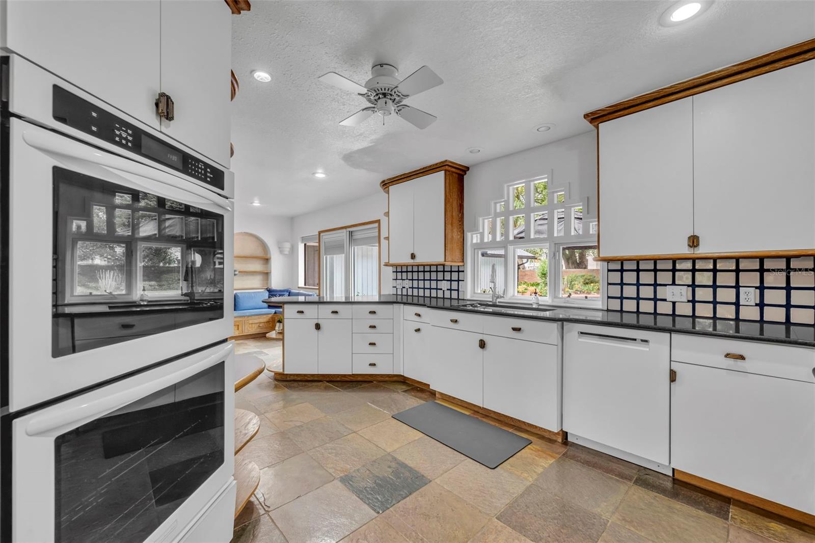 Image 26 of 53 For 1001 Versailles Court