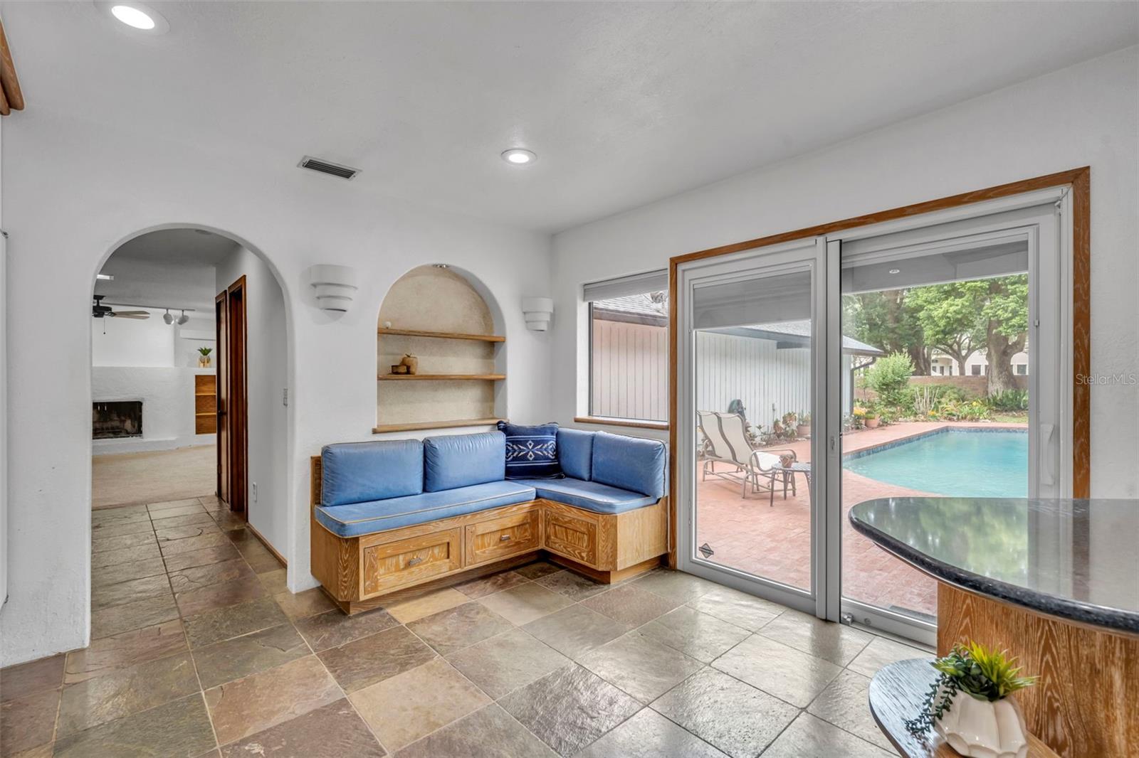 Image 27 of 53 For 1001 Versailles Court