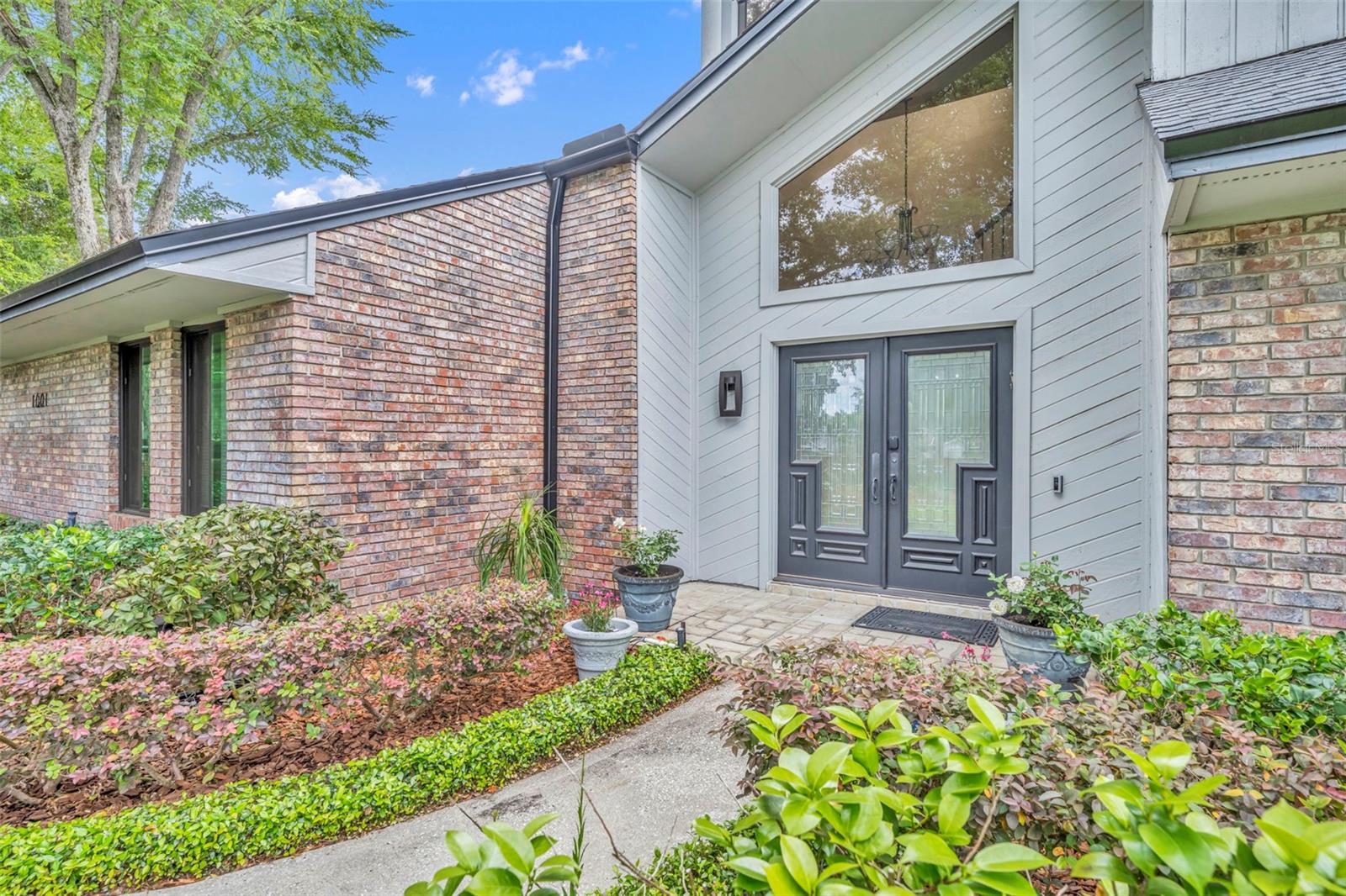 Image 3 of 53 For 1001 Versailles Court