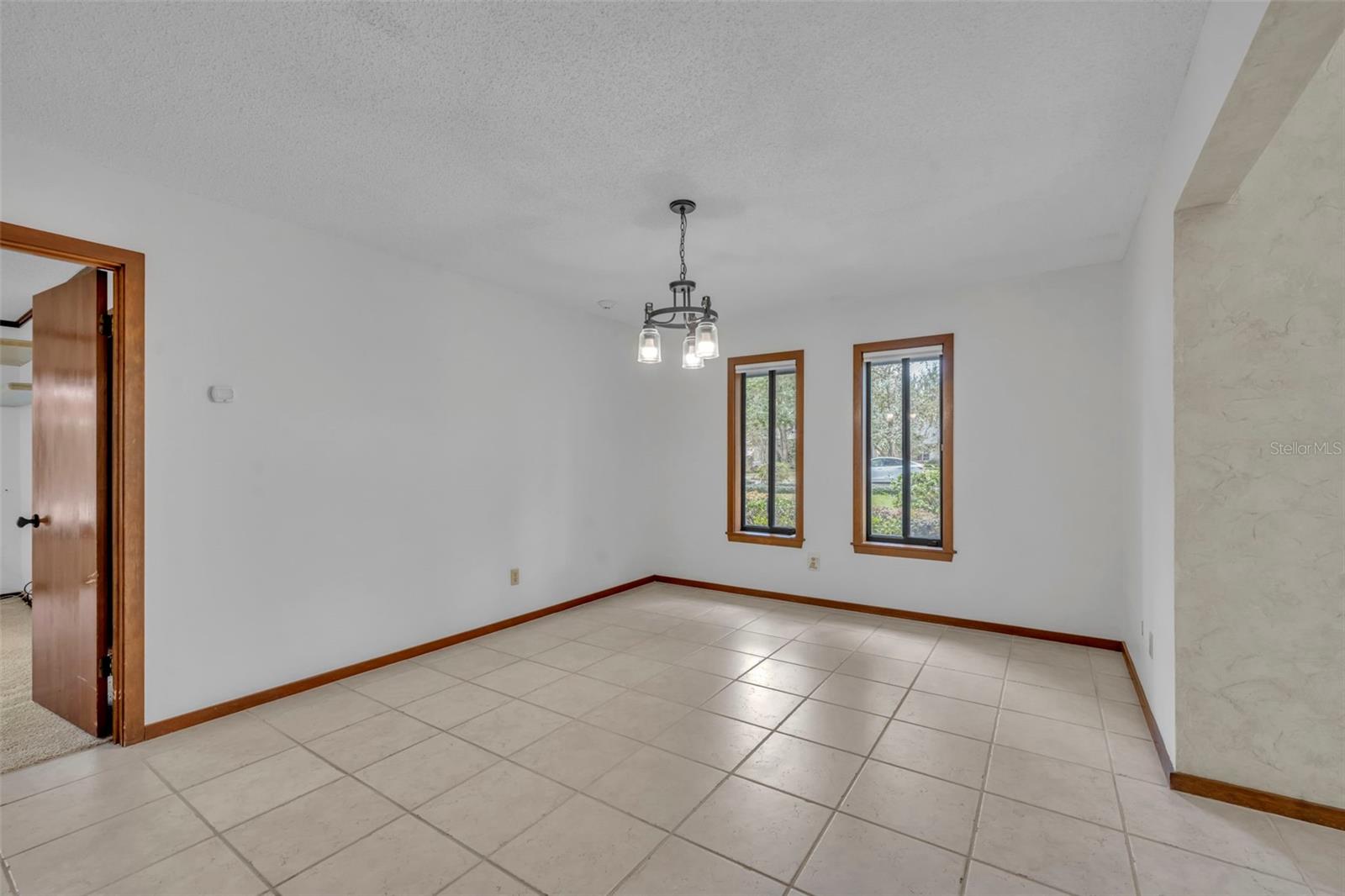 Image 30 of 53 For 1001 Versailles Court