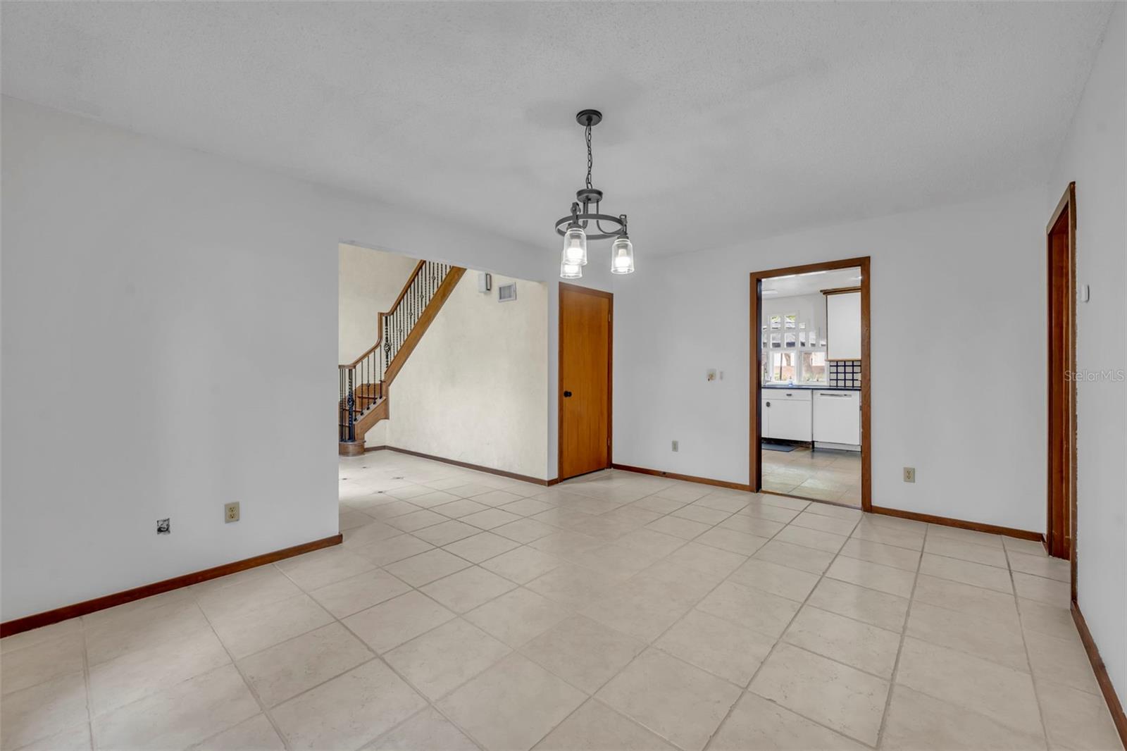 Image 31 of 53 For 1001 Versailles Court