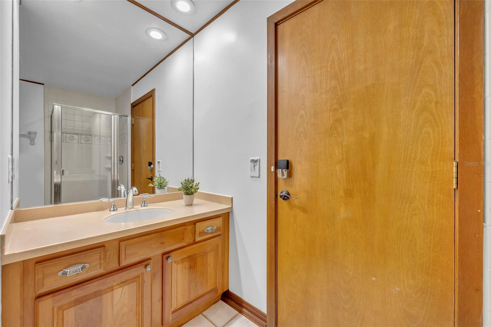 Image 32 of 53 For 1001 Versailles Court