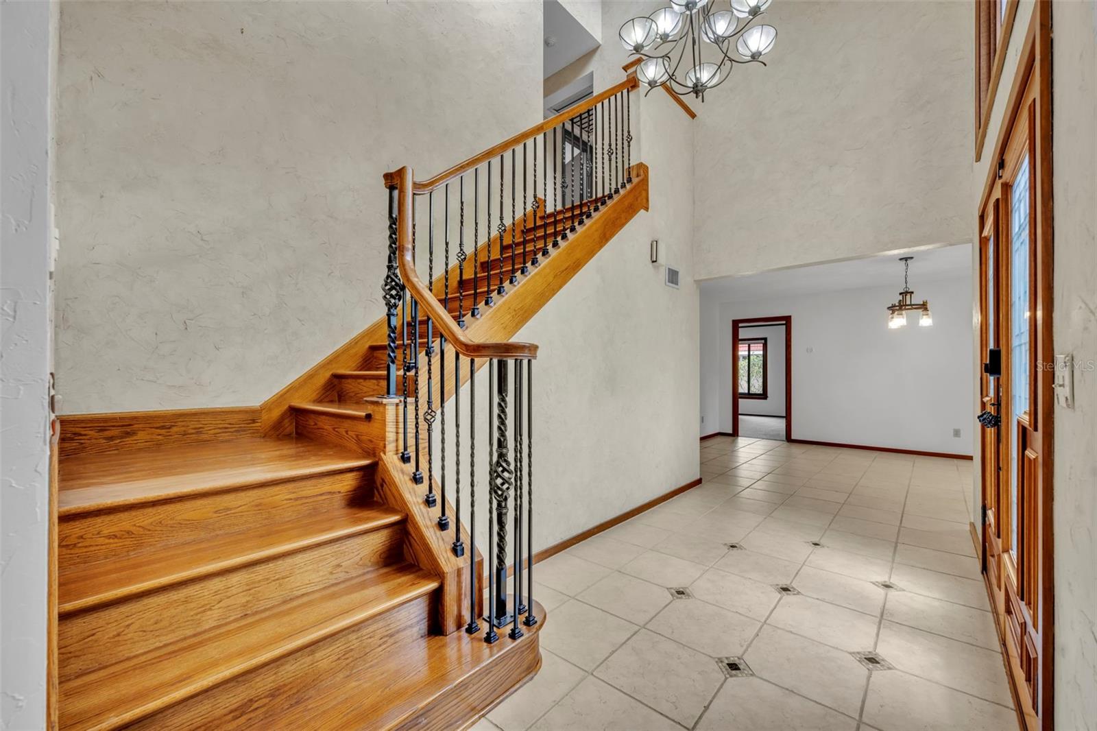 Image 33 of 53 For 1001 Versailles Court