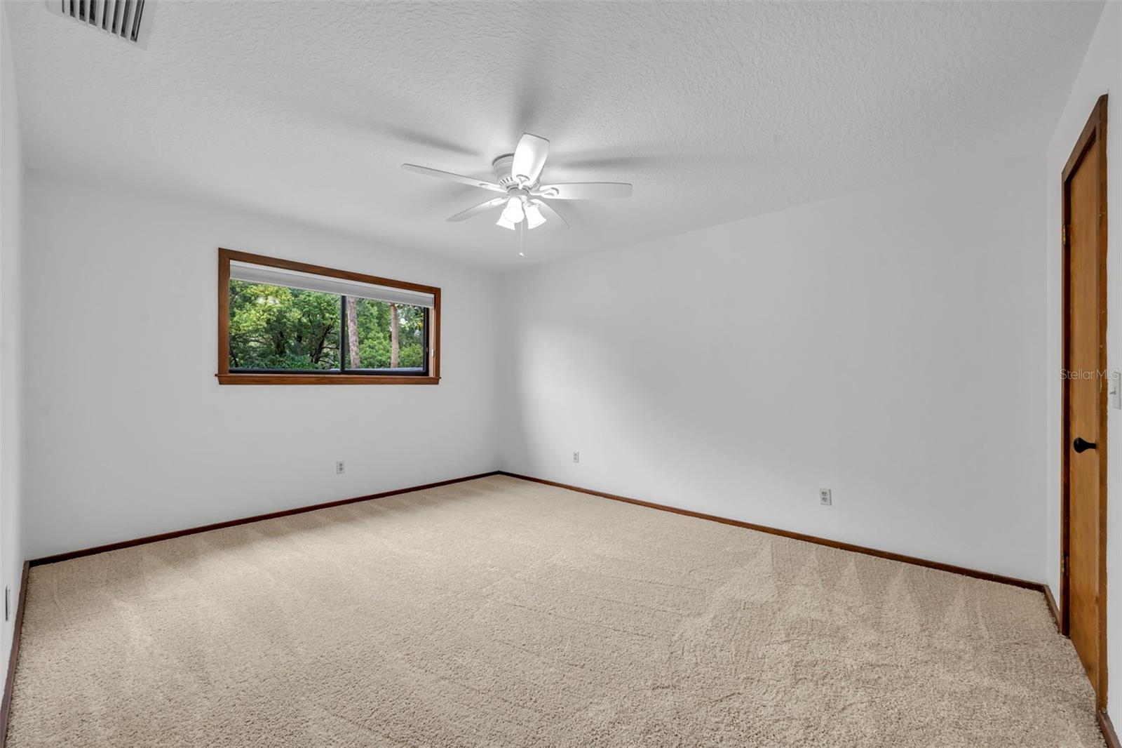 Image 34 of 53 For 1001 Versailles Court