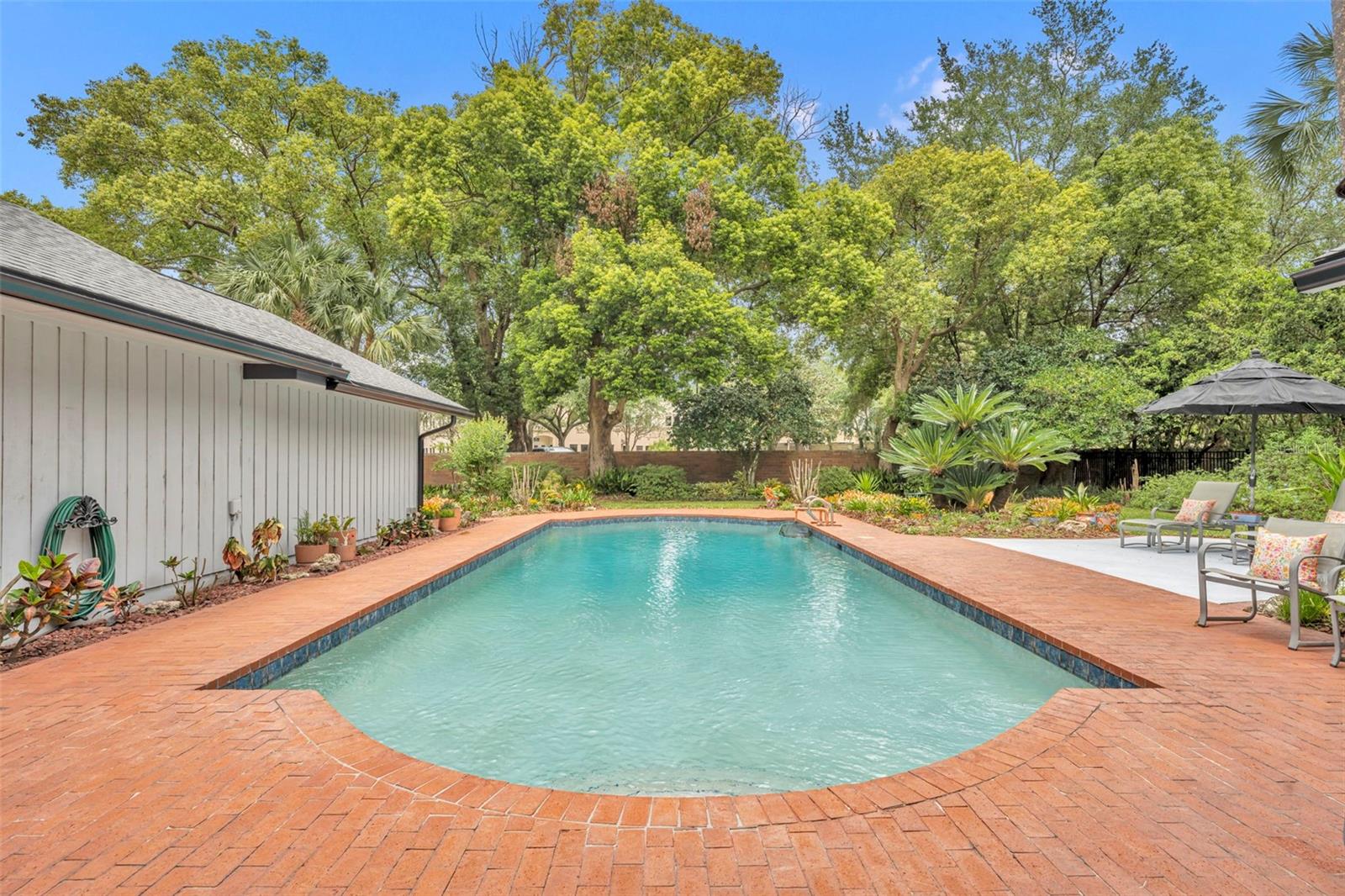 Image 38 of 53 For 1001 Versailles Court