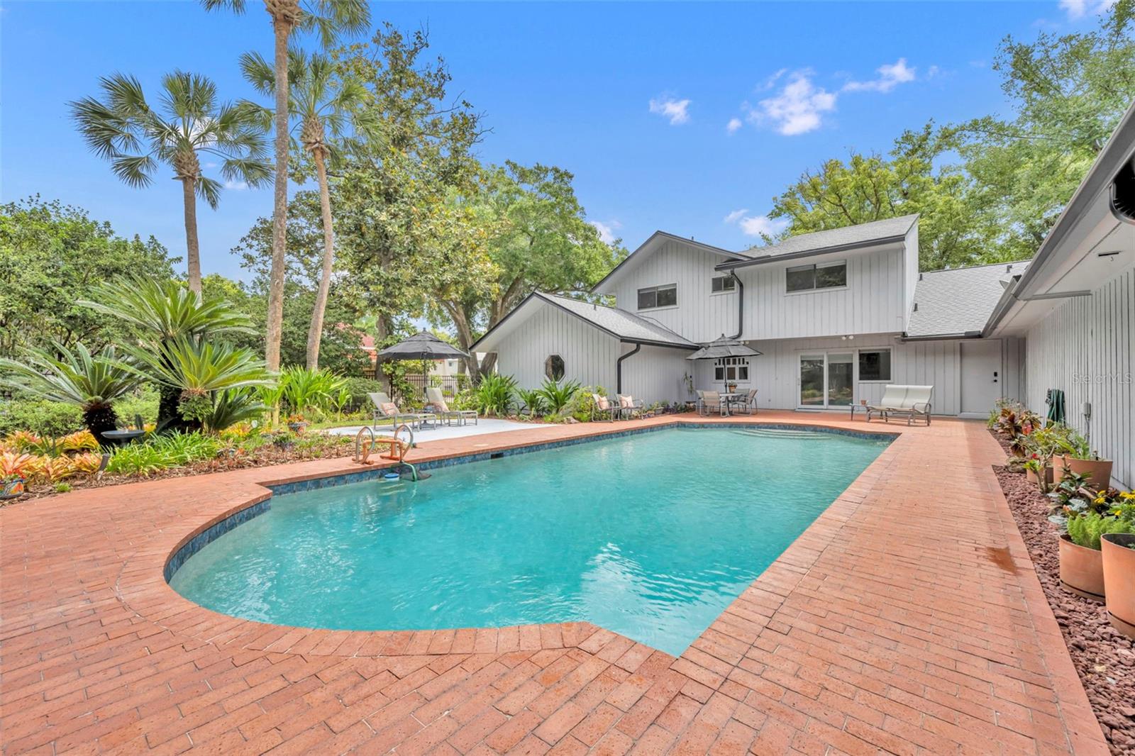 Image 39 of 53 For 1001 Versailles Court