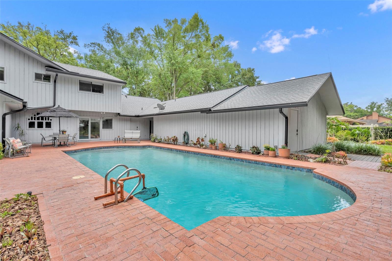 Image 40 of 53 For 1001 Versailles Court