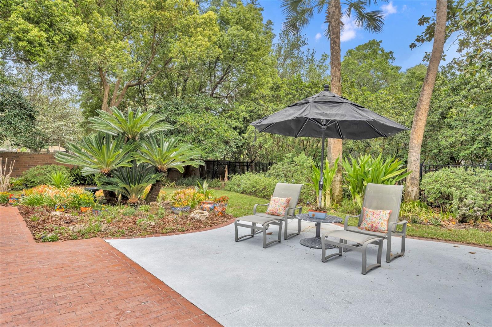 Image 41 of 53 For 1001 Versailles Court