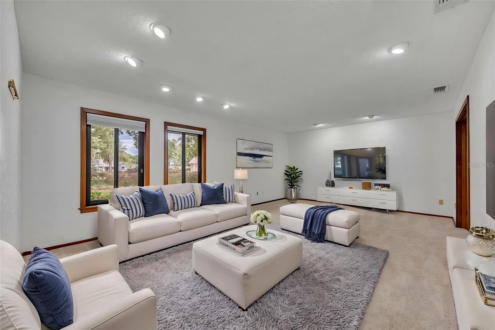 Image 6 of 53 For 1001 Versailles Court