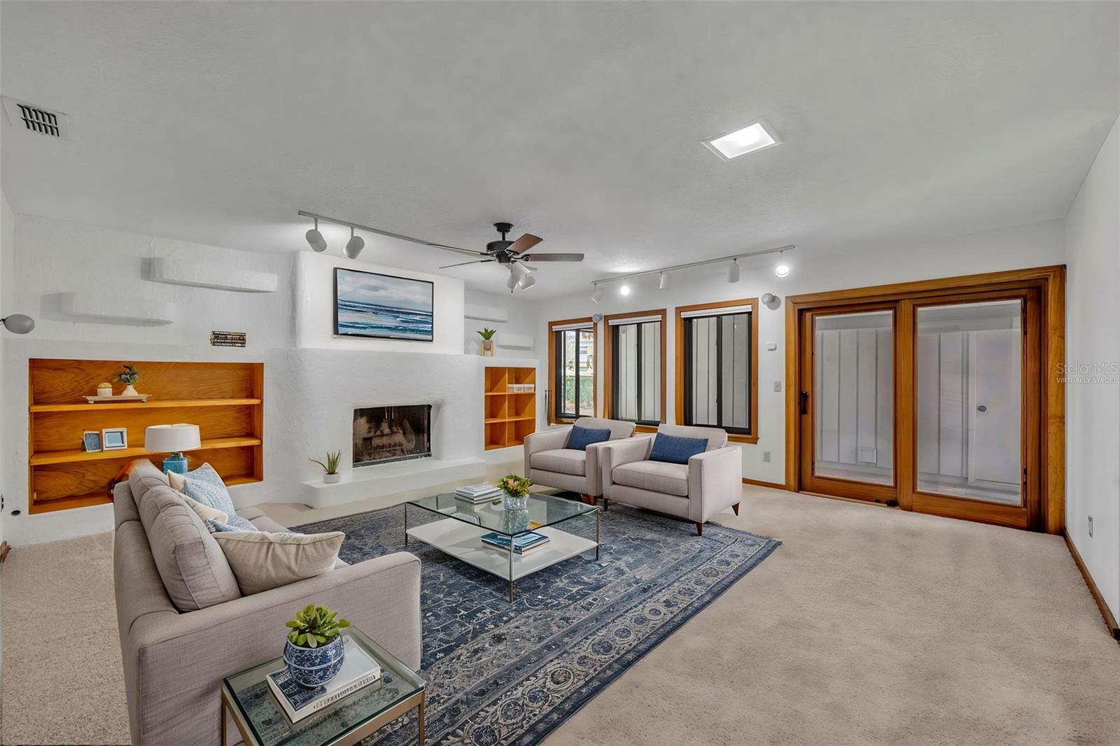 Image 9 of 53 For 1001 Versailles Court