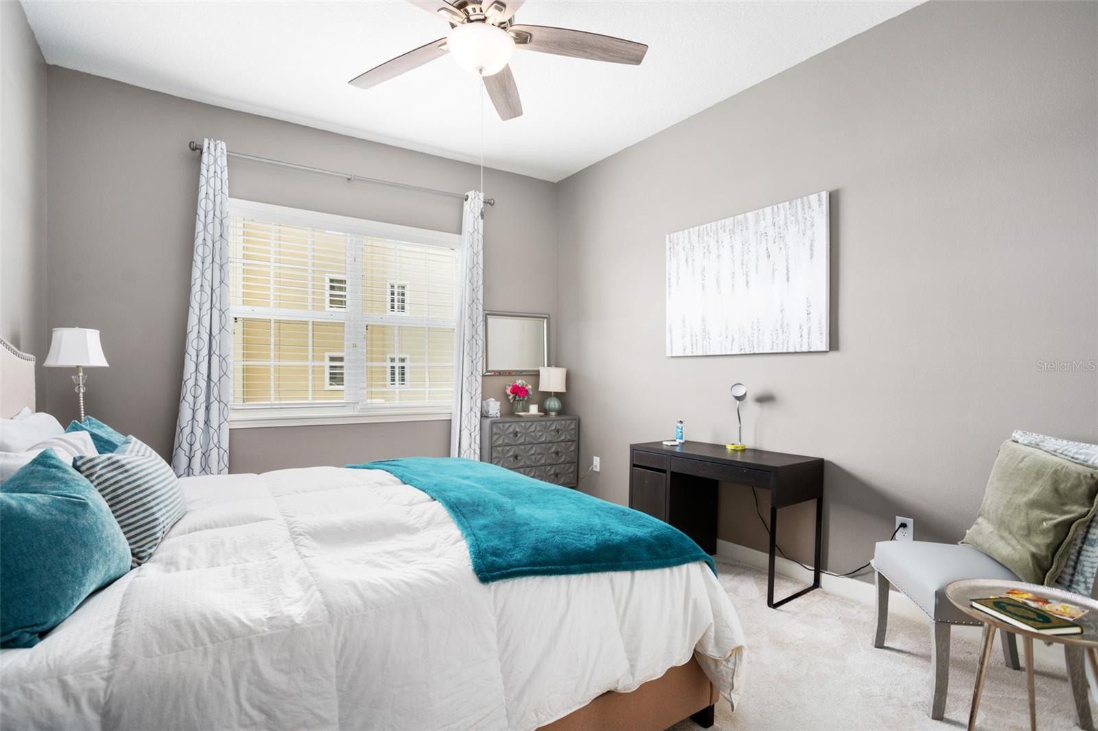 Listing photo id 11 for 8743 The Esplanade  24