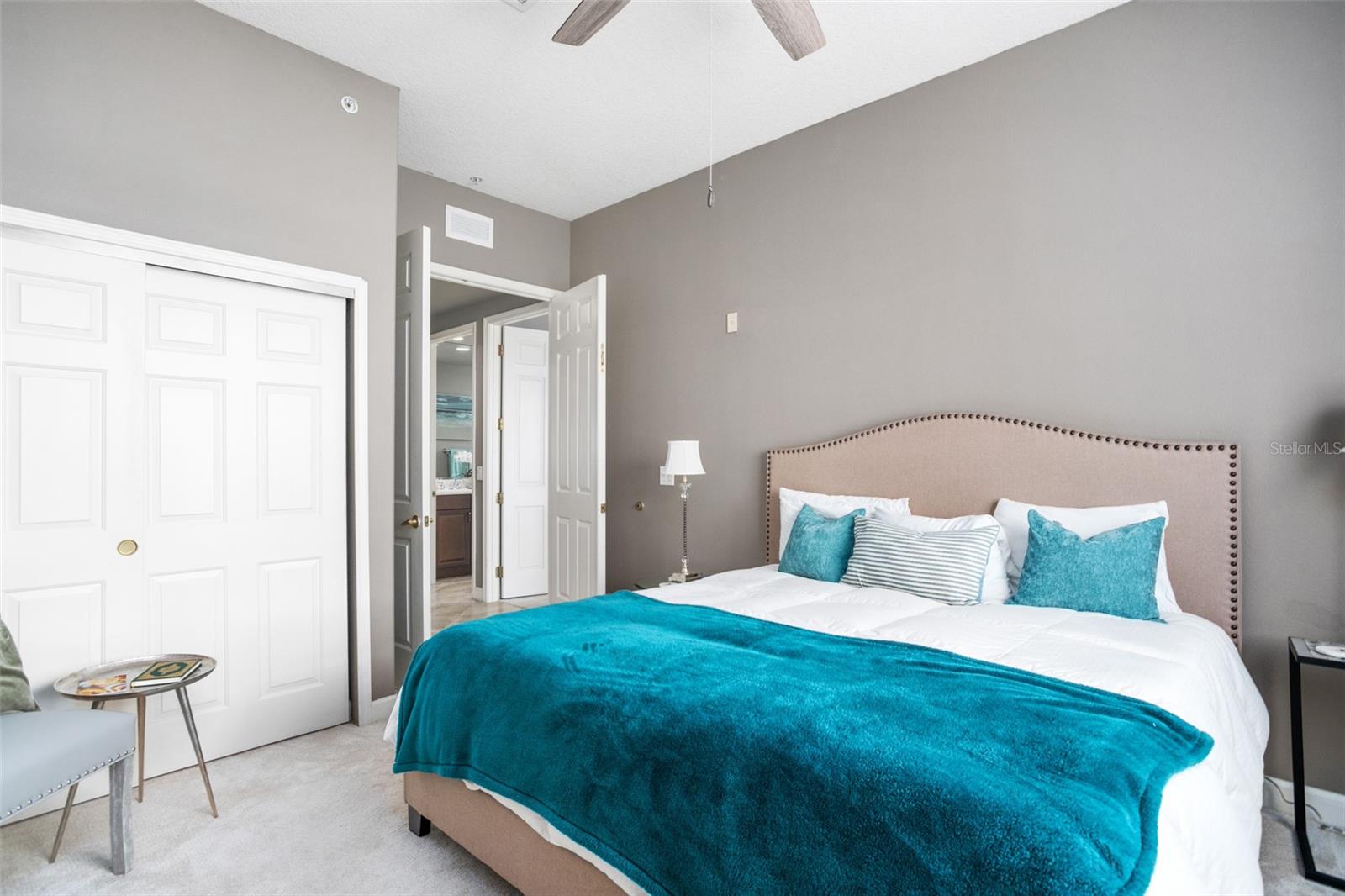 Listing photo id 12 for 8743 The Esplanade  24