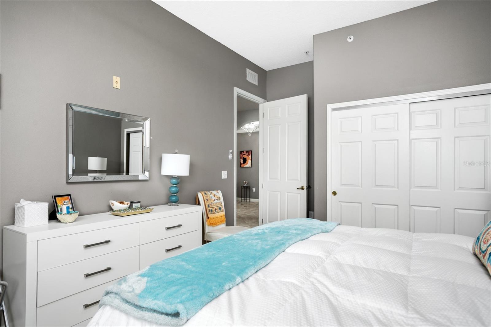 Listing photo id 14 for 8743 The Esplanade  24