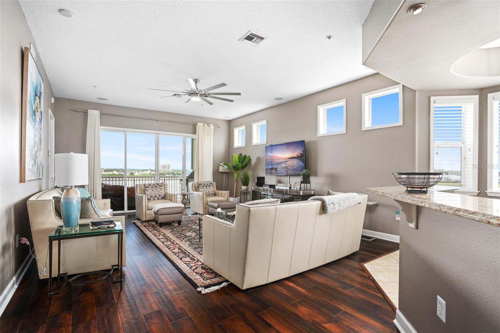 Listing photo id 18 for 8743 The Esplanade  24
