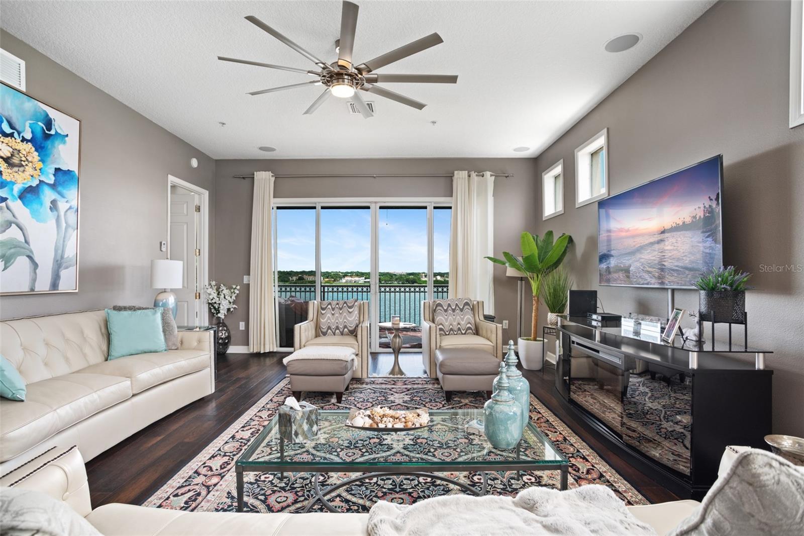 Listing photo id 19 for 8743 The Esplanade  24