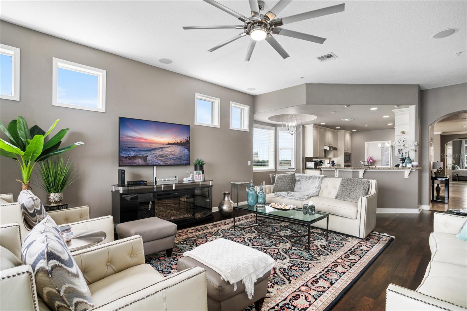 Listing photo id 20 for 8743 The Esplanade  24