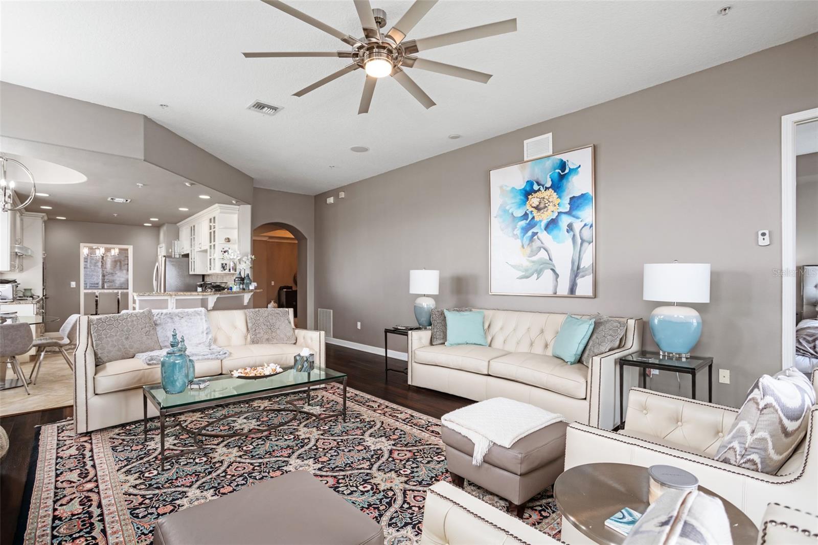 Listing photo id 21 for 8743 The Esplanade  24