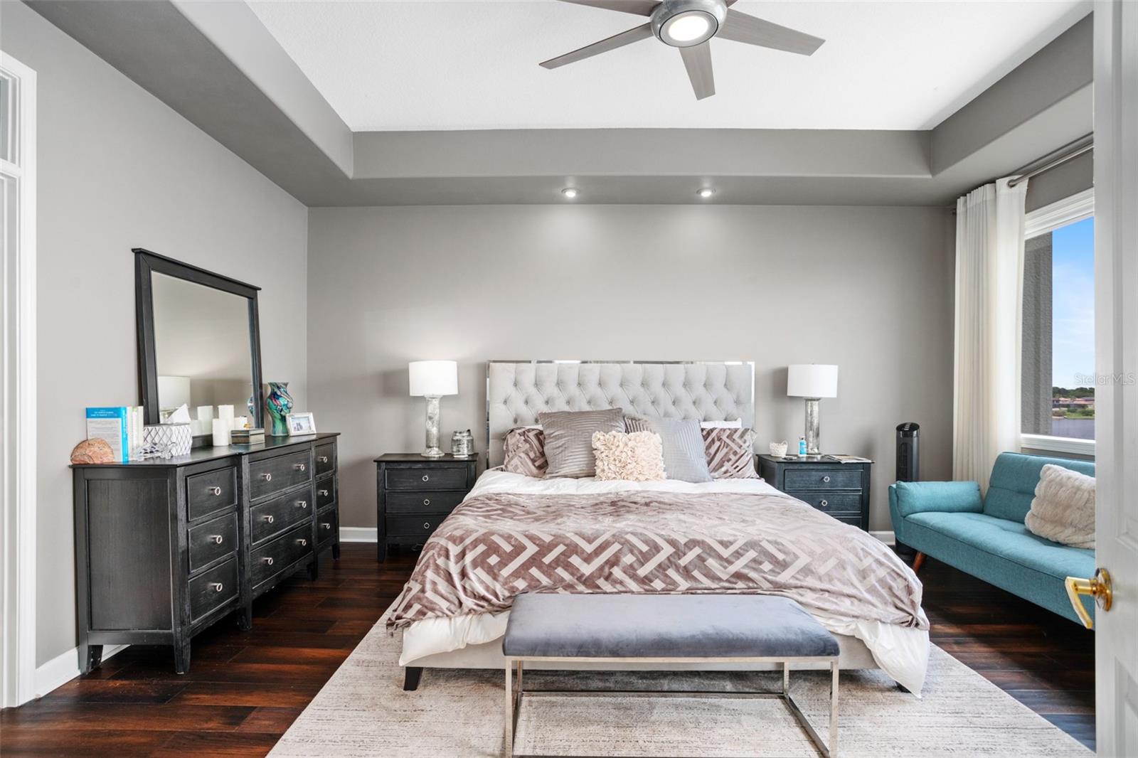 Listing photo id 23 for 8743 The Esplanade  24