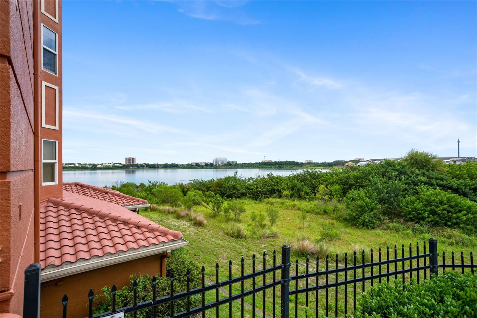 Listing photo id 32 for 8743 The Esplanade  24
