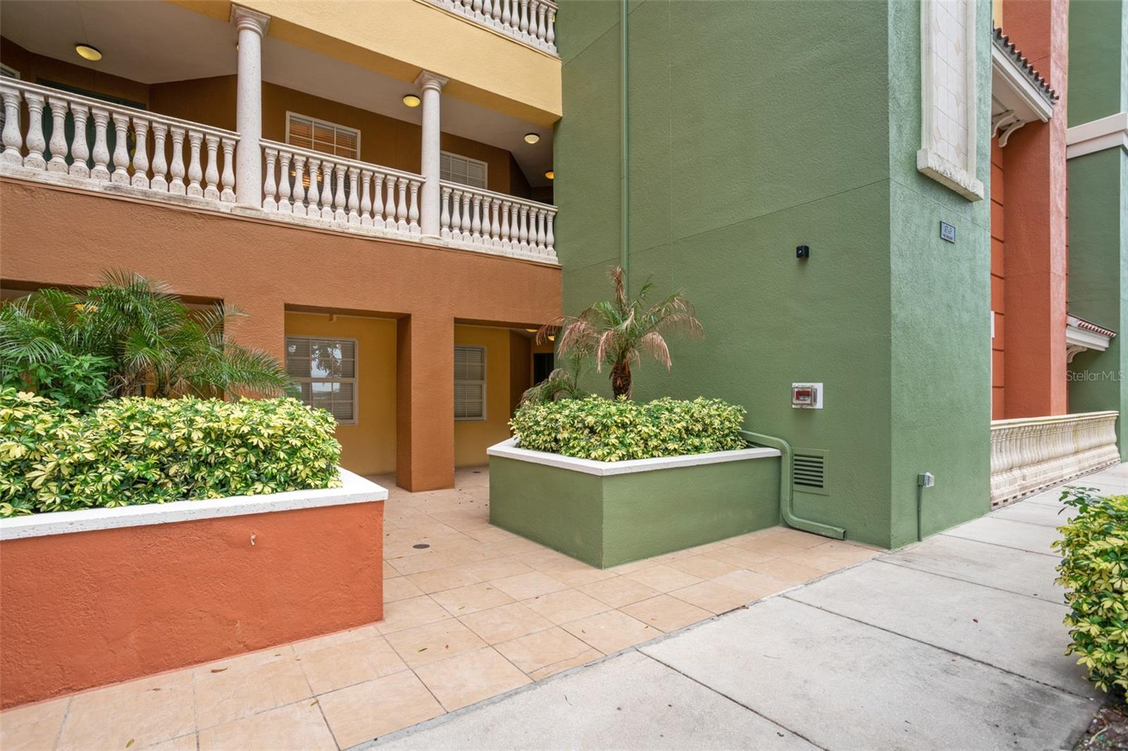 Listing photo id 2 for 8743 The Esplanade  24