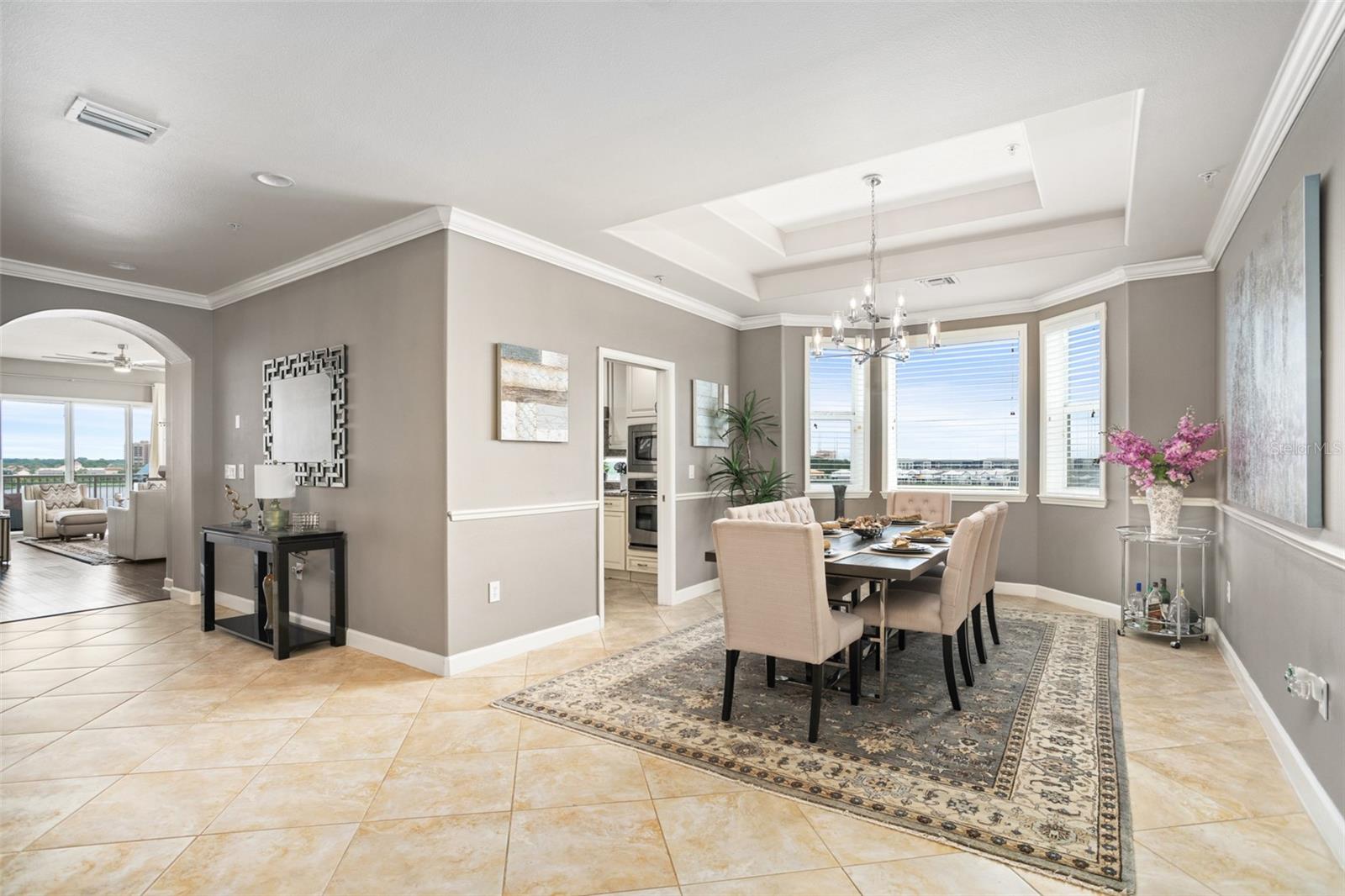Listing photo id 4 for 8743 The Esplanade  24