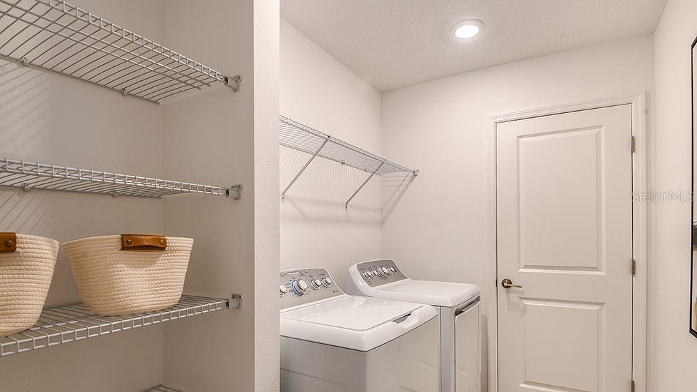 Listing photo id 10 for 764 Hazelwood Court