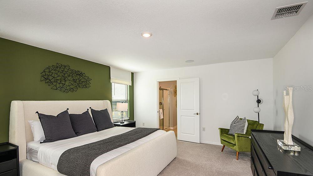 Listing photo id 4 for 764 Hazelwood Court